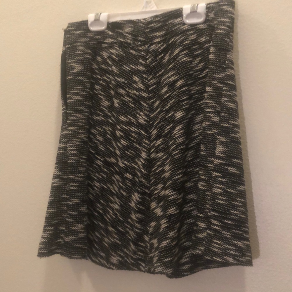 Loft size 2 black/white skirt